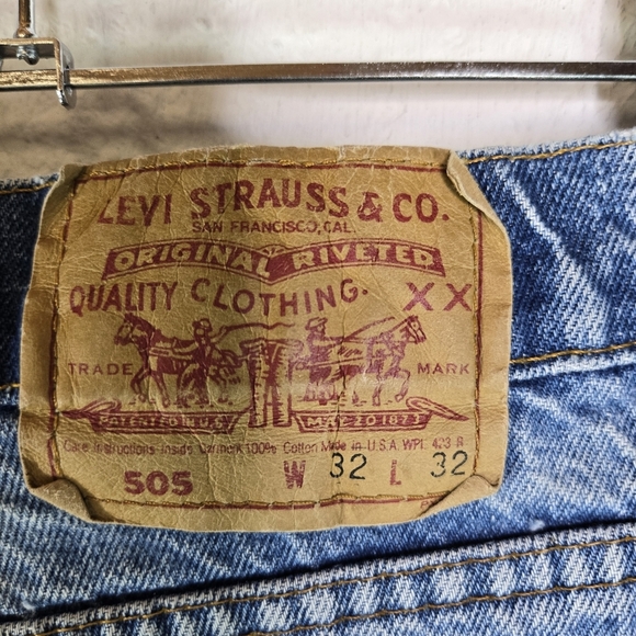 Levis 505 Cut Off Distressed Denim Jean Shorts - Picture 6 of 7